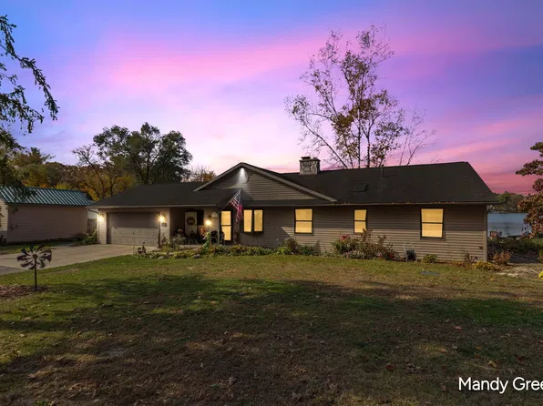 601 Sunny Trl, Greenville, MI 48838
