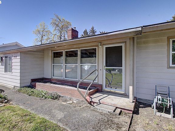 3rd image of 208 SE 105th Ave