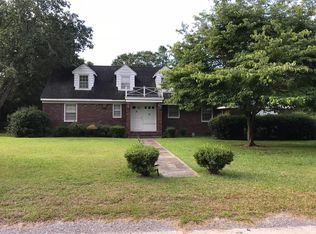 208 S Meadow Dr, Manning, SC 29102