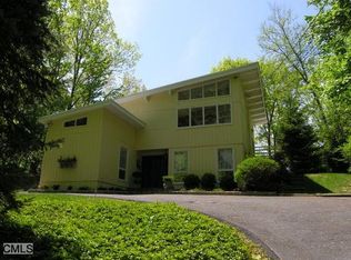 3 Craigmoor Rd, Ridgefield, CT 06877