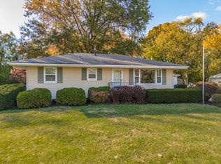 2707 Hobson Dr, Bloomington, IL 61704