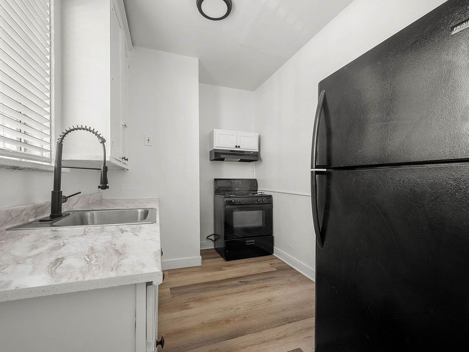 1st image of 1143 W 17th St #D7