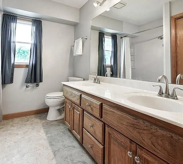 13442 Sherwood Ave — Photo 33