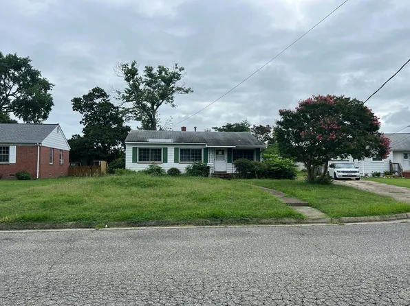 16 Oxford Rd, Newport News, VA 23606