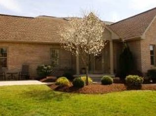 211 Village Green Dr, Mcmurray, PA 15317