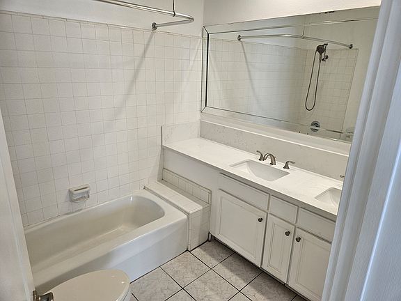 5th image of 827 2nd St #302
