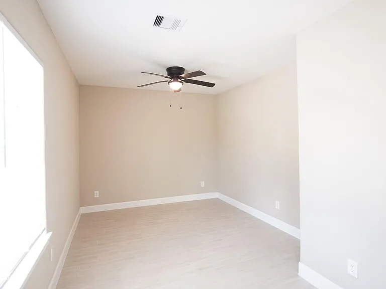 1206B Pinewood Ln — Photo 5