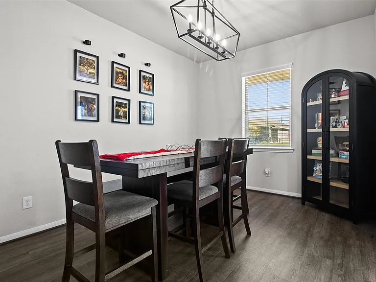 622 Little Cypress Ln — Photo 8