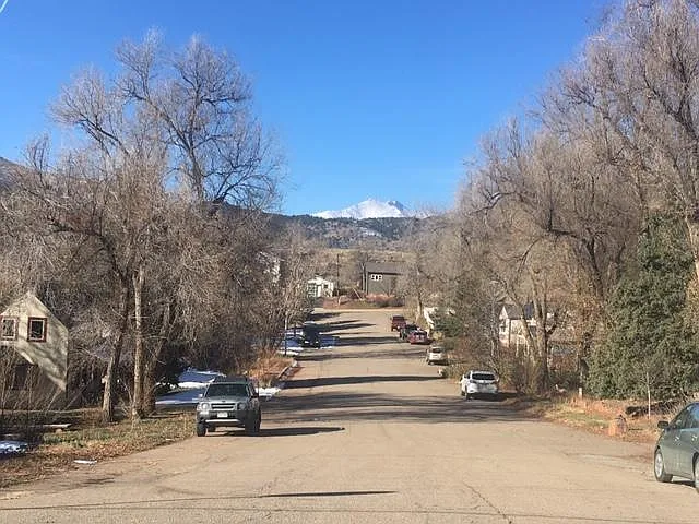 Beautiful view of Mount Meeker and Longs Peak from the street.