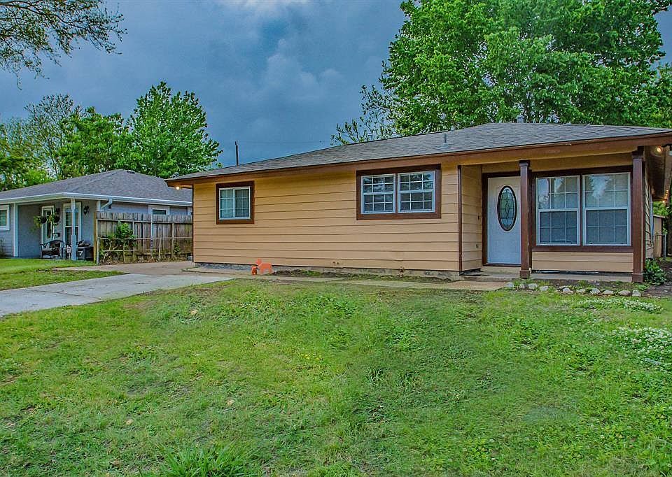 1st image of 2801 Camille St