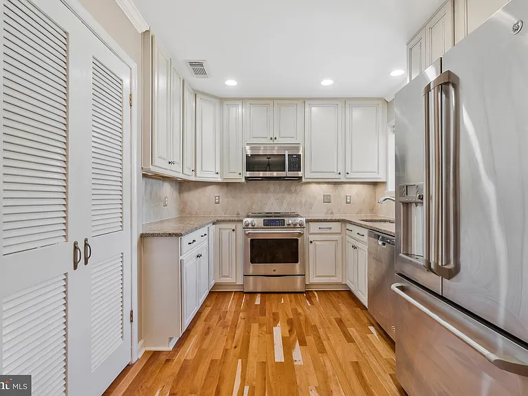 304 Patrick St SW — Photo 32