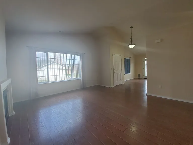 2421 S Arthur Ct — Photo 5