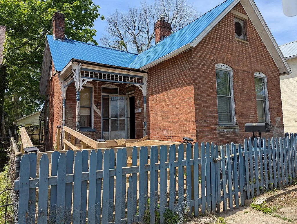 128 Park St photo 1