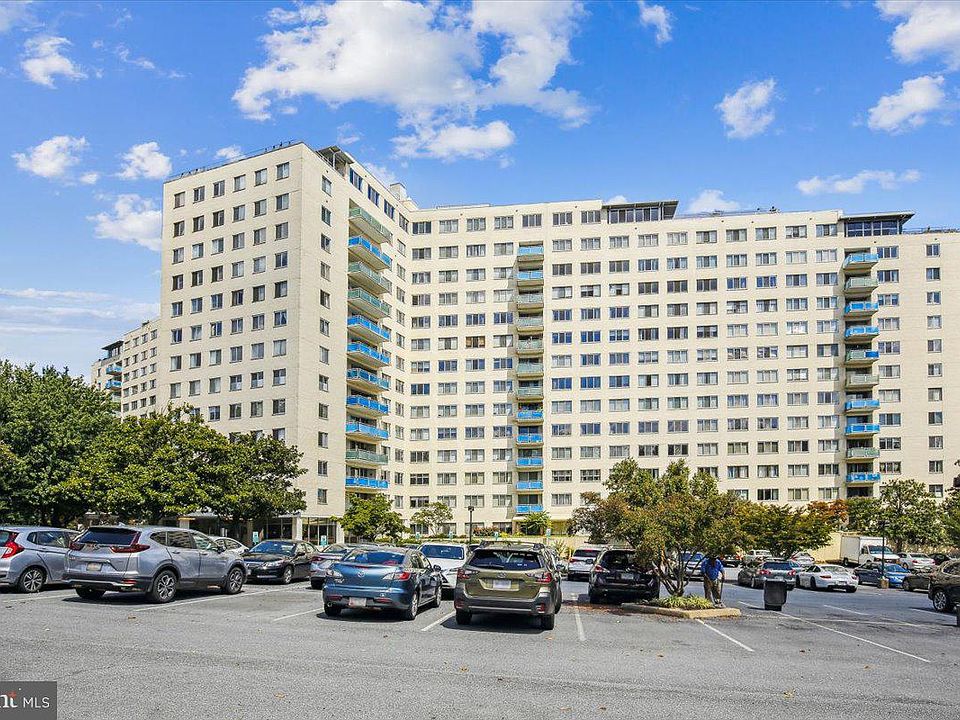 1st image of 10201 Grosvenor Pl APT 1205