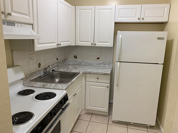 5th image of 2842 Fillmore St