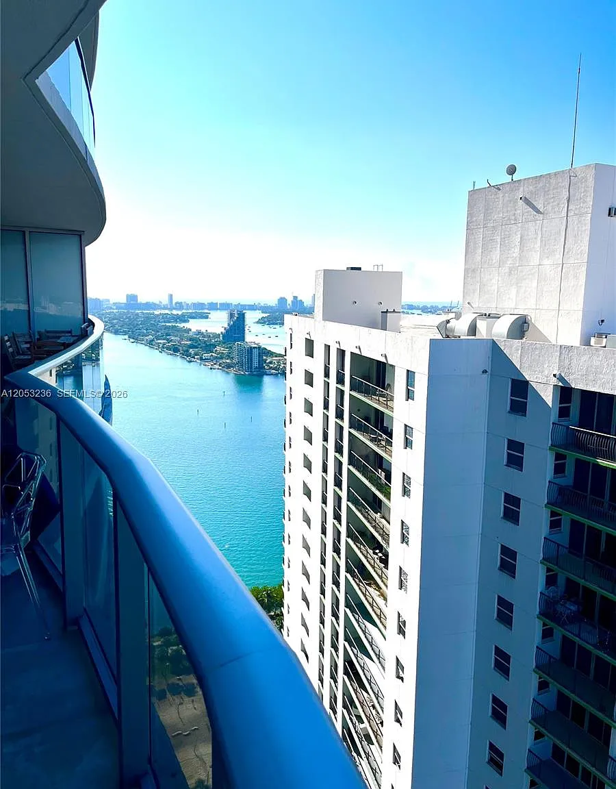 Aria On The Bay Condo — Photo 2