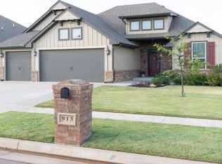 913 NE 34th Ter, Moore, OK 73160