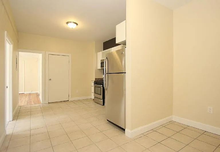 114 Everett St #2 — Photo 6