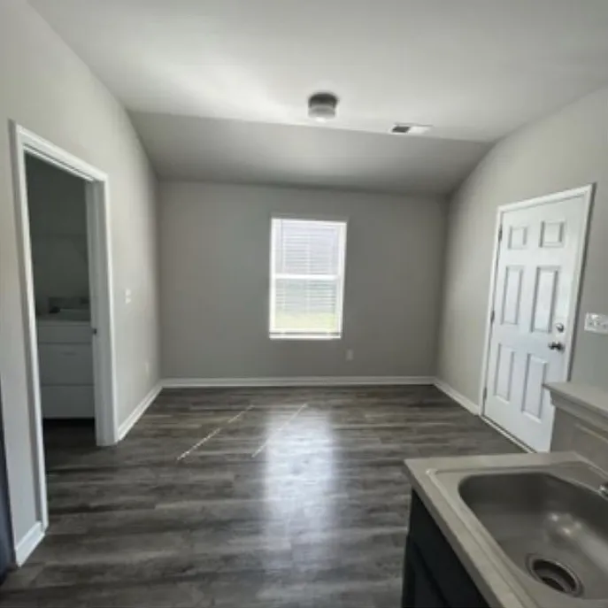 3 bed, 2.5 bath, 1355 sqft, $1,695 — Photo 4