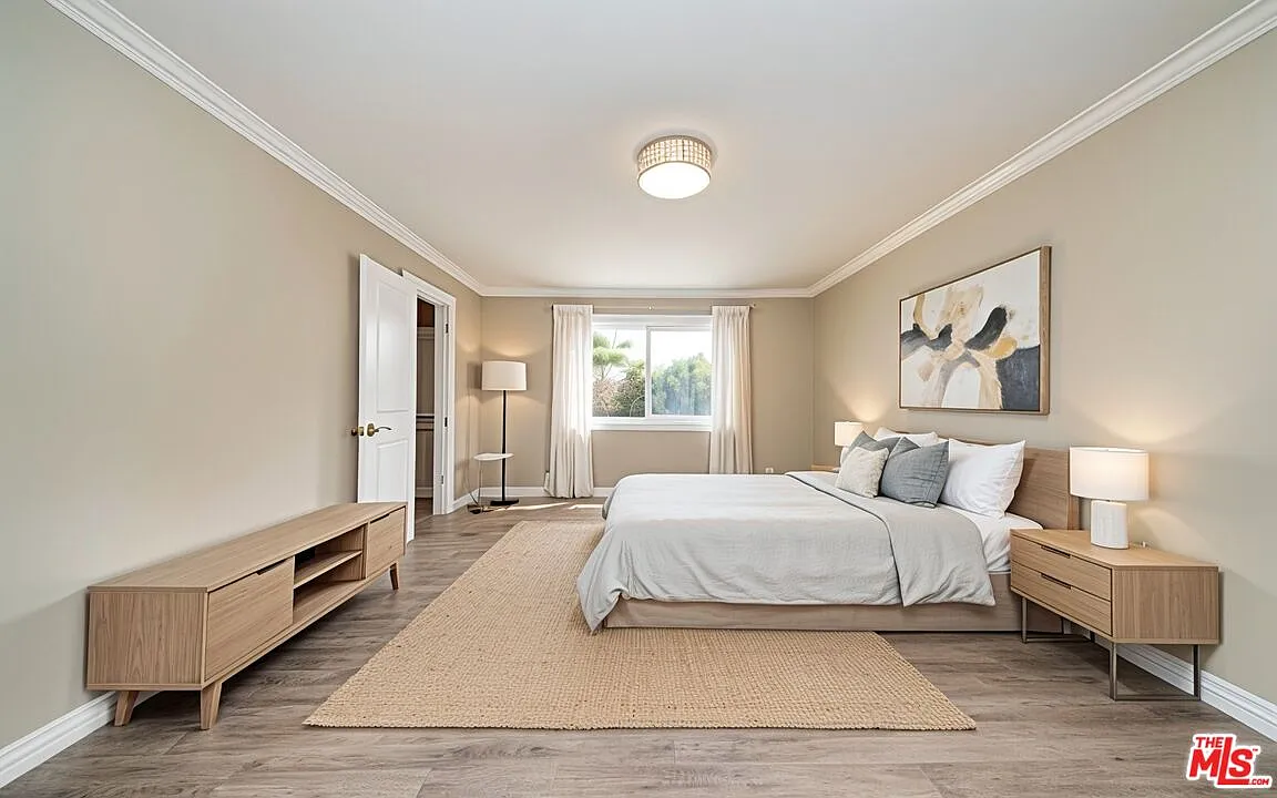 2 bed, 1.0 bath, 1858 sqft, $3,850 — Photo 4