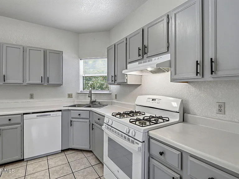 7765 Dianjou Dr — Photo 10