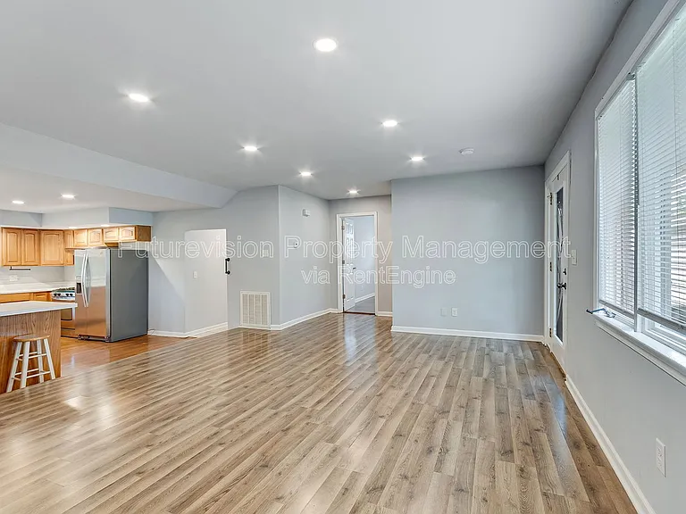122 N Hamilton St — Photo 4