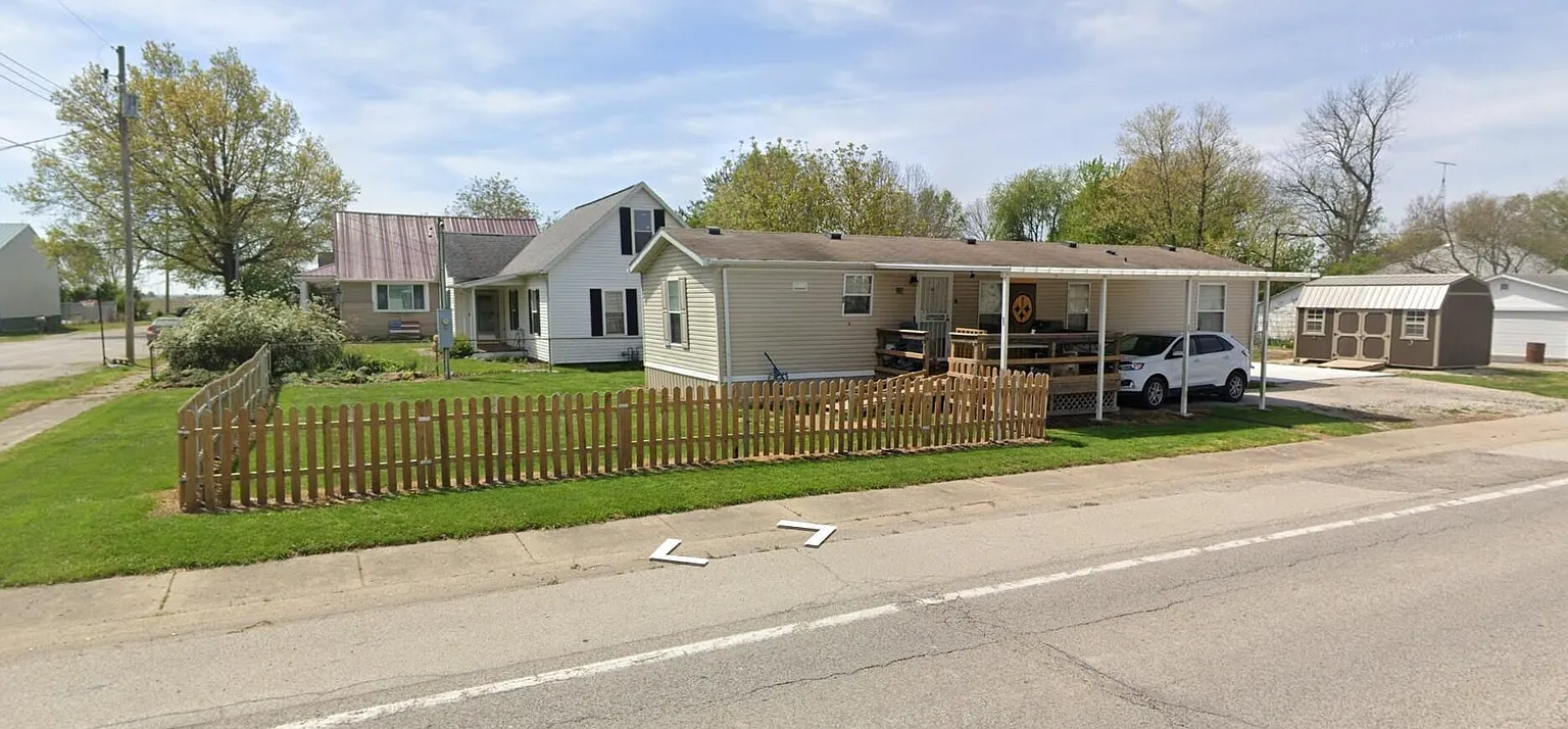 225 Parker St photo 1