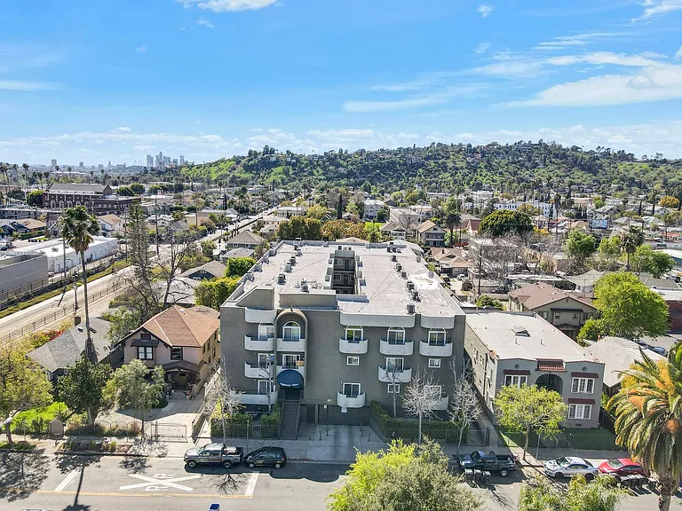 Highland Villa Apartments — Photo 17