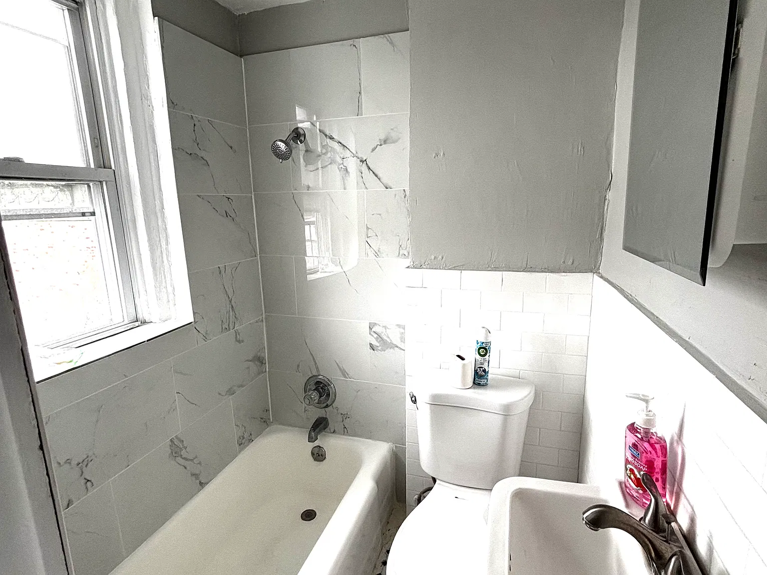 2 bed, 600 sqft, $2,050 — Photo 4