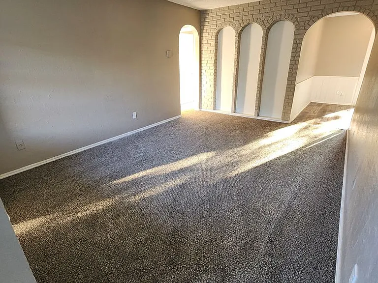 621 Lloyd Ave — Photo 2