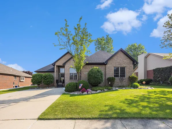 53564 Grace Dr, New Baltimore, MI 48047