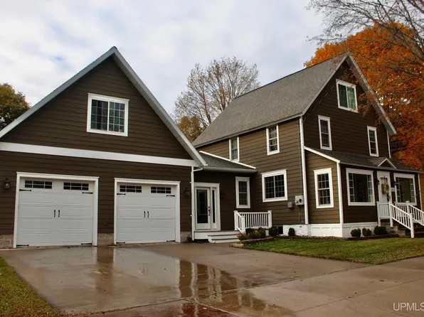 415 Kearsarge St, Calumet, MI 49913