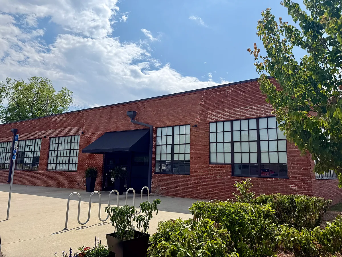 Building Photo - 193 S Saint Andrews St #8