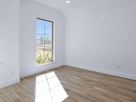 5th image of 26520 Pioneer Pointe Ct