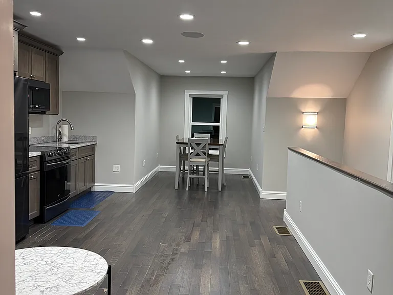 8 S 10th St — Photo 3
