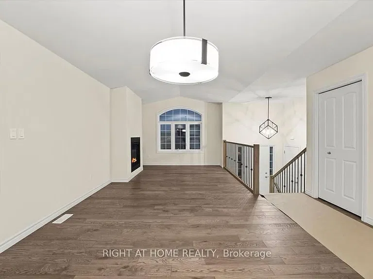 382 Mulberry Ln — Photo 6