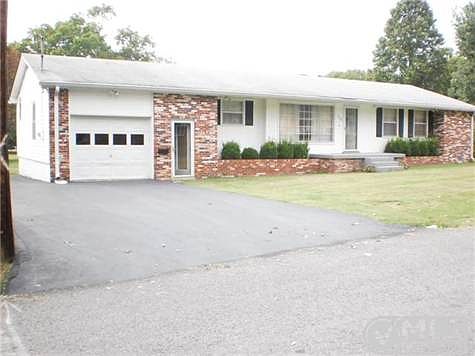 2nd image of 130 Vickers Ave
