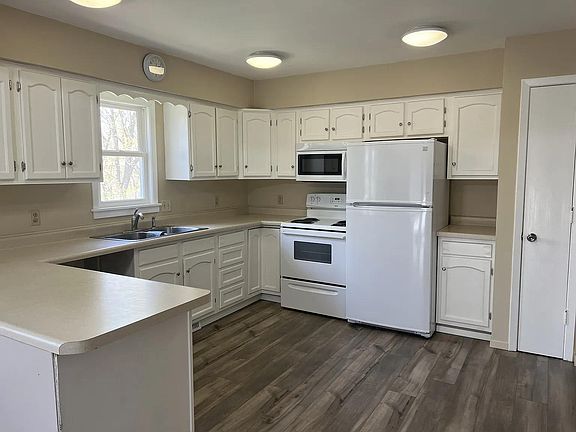 3rd image of 253 Tower Heights Ct
