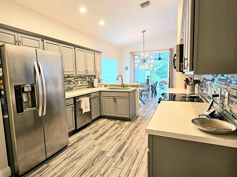 9825 Mantova Dr — Photo 8