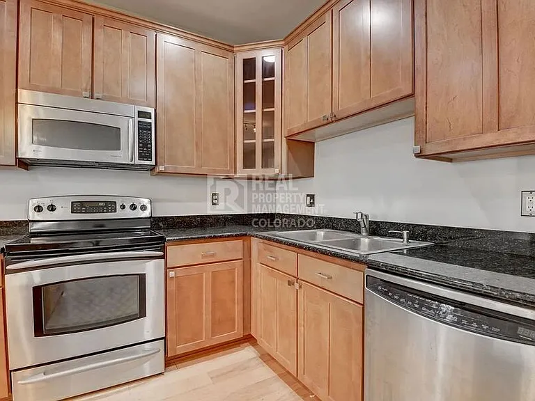 1950 N Logan St #302 — Photo 7