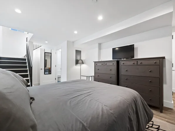 21-19 46th Avenue image 6 of 17