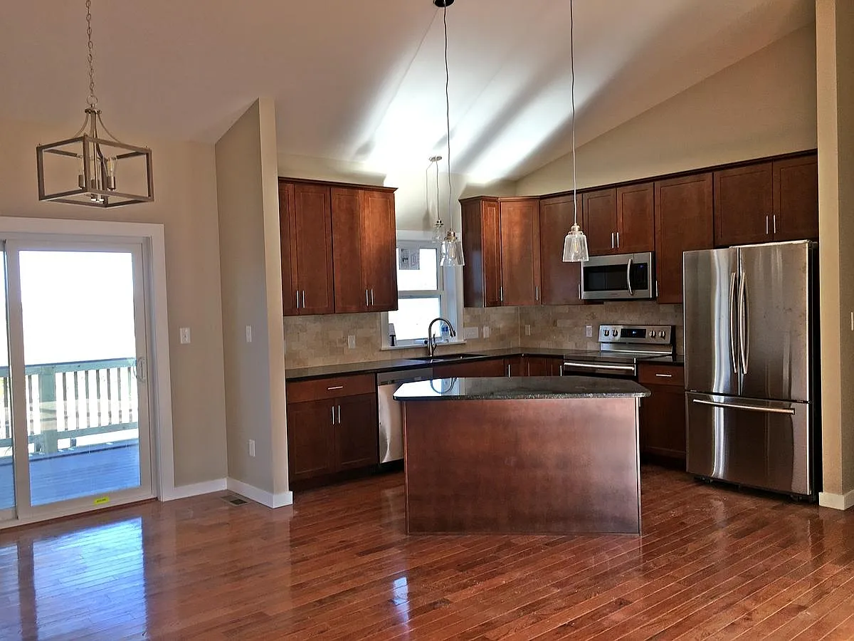 3 bed, 1700 sqft, $2,050 — Photo 2