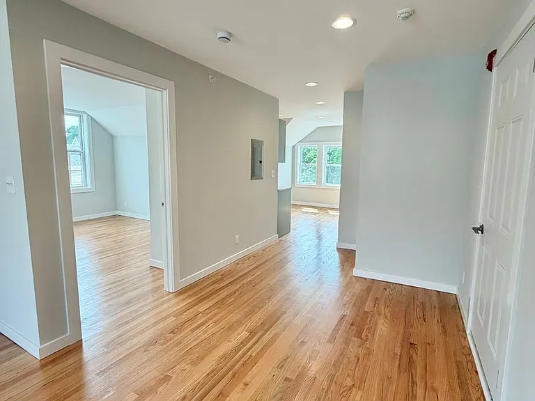18 Cedar St — Photo 33