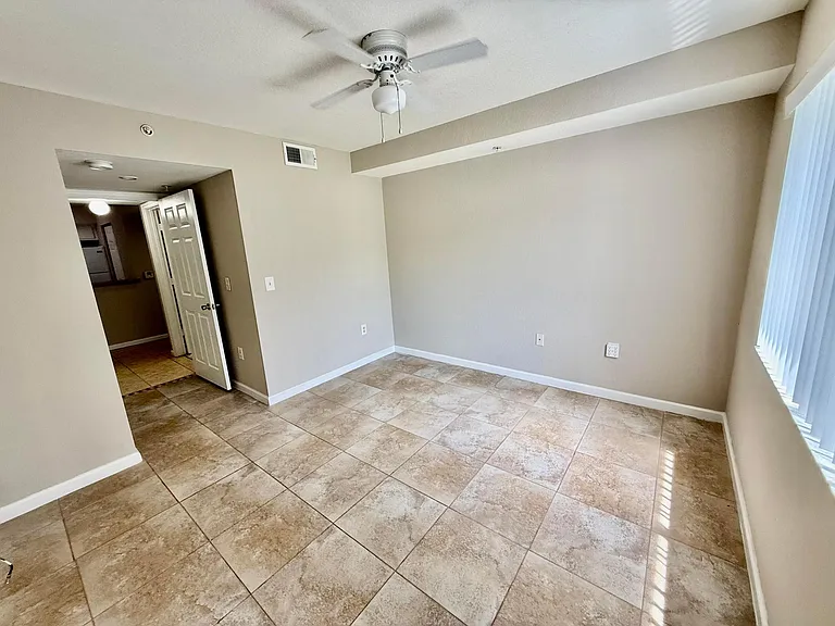 181 SW Palm Dr #103 — Photo 15