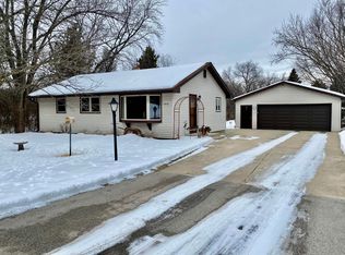 21530 W Orchard Dr, New Berlin, WI 53146