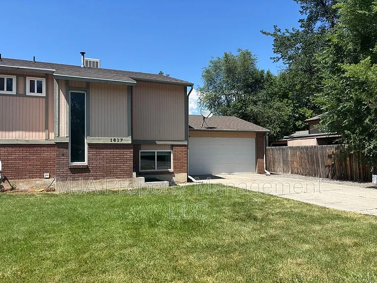 1817 E Vine St — Photo 20
