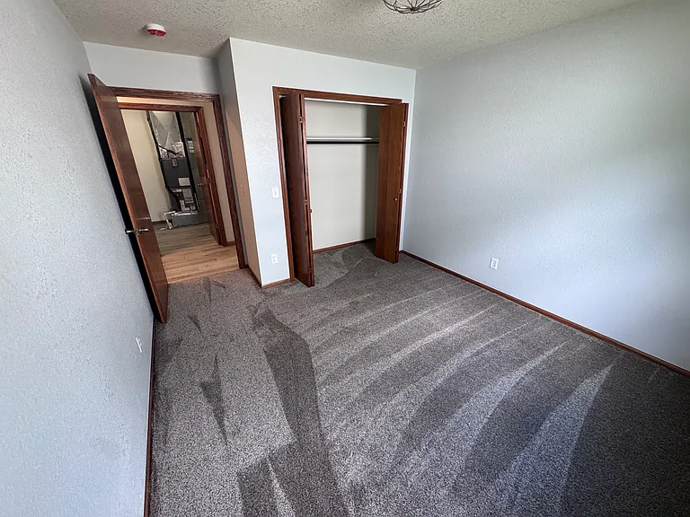 406 S Commercial St — Photo 11