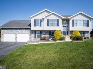 12 N Strawberry Hill Dr, Fayetteville, PA