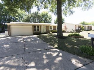 1266 Walnut Trail Ct, Fenton, MO 63026