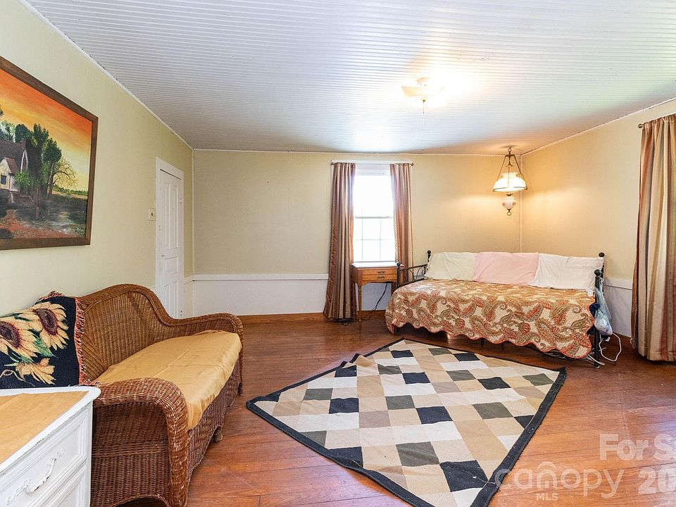 22nd image of 1492 Murray Rd